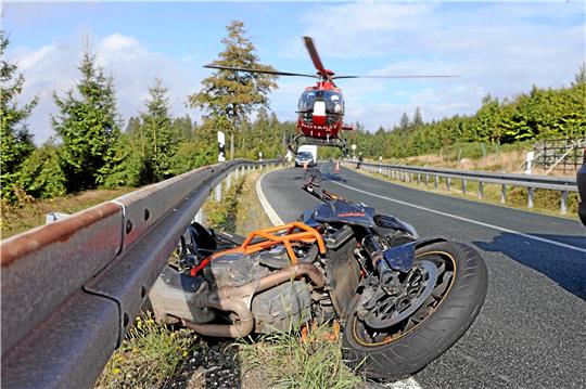 Länderübergreifend mahnt die Polizei Motorradfahrer zu einer vorsichtigen Fahrweise und zu Rücksichtnahme. Foto: Neuendorf