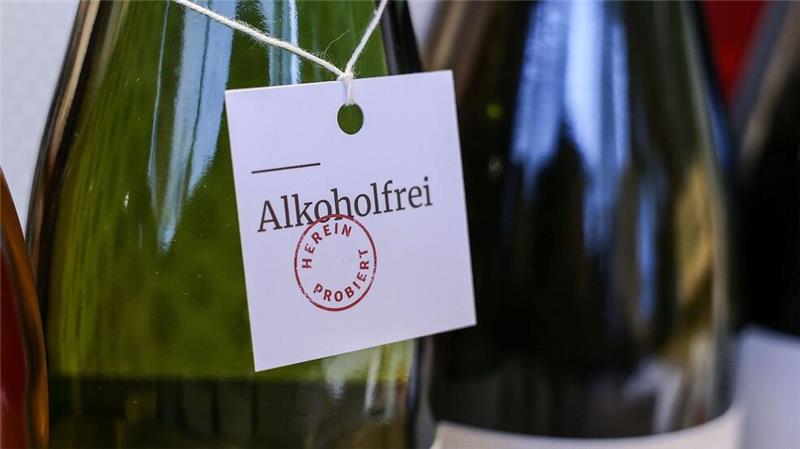 Längst gibt es auch alkoholfreien Wein. (Archivbild)