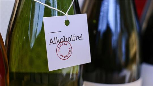 Längst gibt es auch alkoholfreien Wein. (Archivbild)