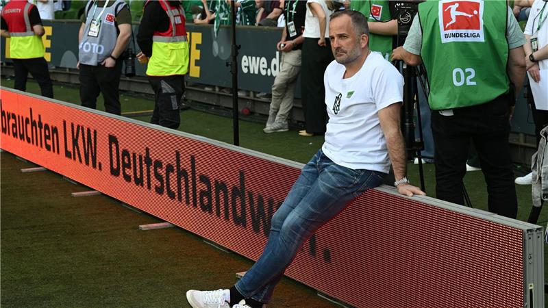 Lässig vor dem Spiel bei Werder, zufrieden danach: Augsburgs Trainer Manuel Baum. 