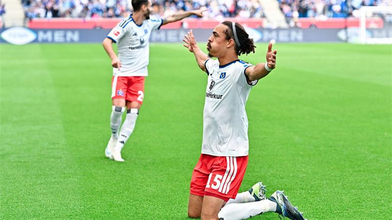 Lässt sich nach seinem Tor zum 1:0 feiern: Yussuf Poulsen.  