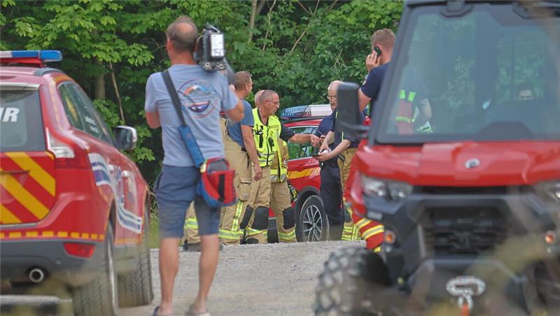 Lagebesprechung am 23. Juni: Über sieben Hektar Wald sind von dem Großbrand am Königsberg betroffen.