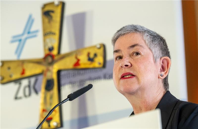 Katholische Laien-Präsidentin besteht auf Mitbestimmung Laien-Präsidentin Irme Stetter-Karp findet es irreführend, den deutschen Katholiken vorzuwerfen, Dinge ohne Abstimmung mit Rom im Alleingang voranzutreiben.