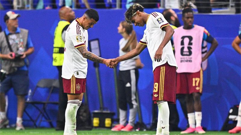 Lamine Yamal (rechts) ist der größte Star Spaniens - abhängig von ihm ist das Team nicht.