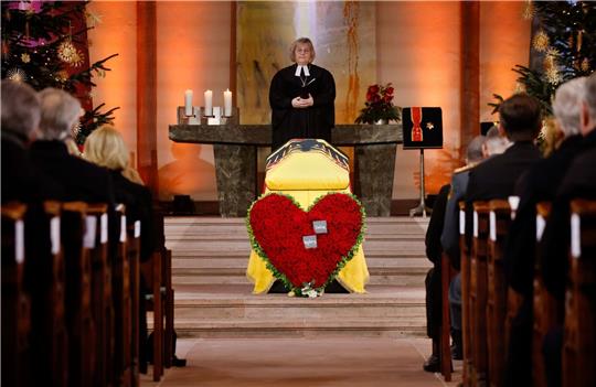Landesbischöfin Heike Springhart leitet den Gottesdienst bei der Trauerfeier für Wolfgang Schäuble.