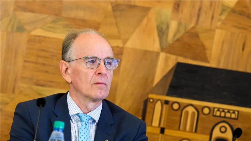 Meister räumt Fehler bei Aufarbeitung sexueller Gewalt ein Landesbischof Meister bekennt sich zu falscher Zurückhaltung gegenüber Opfern von Missbrauch.