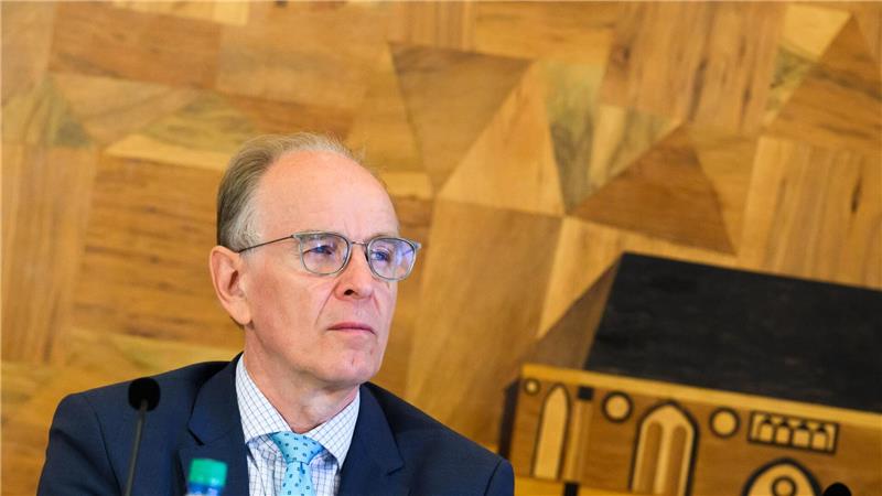 Bericht: Pastor missbrauchte mindestens zwei Minderjährige Landesbischof Ralf Meister bittet die Betroffenen sexualisierter Gewalt um Entschuldigung. Die Aufarbeitung müsse weitergehen, sagte er.