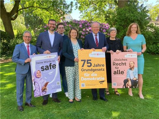 Landeskampagne zu 75 Jahren Grundgesetz.