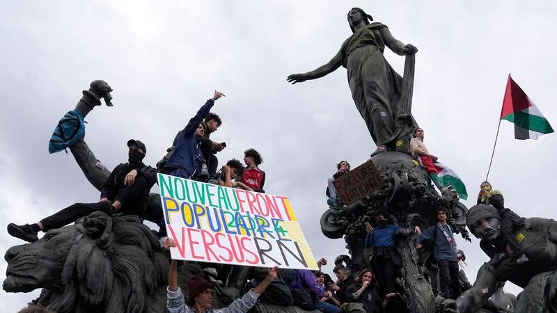 Landesweit demonstrierten Französinnen und Franzosen gegen den Rassemblement National. Die rechtsnationale Partei holte bei der Europawahl die meisten Stimmen.