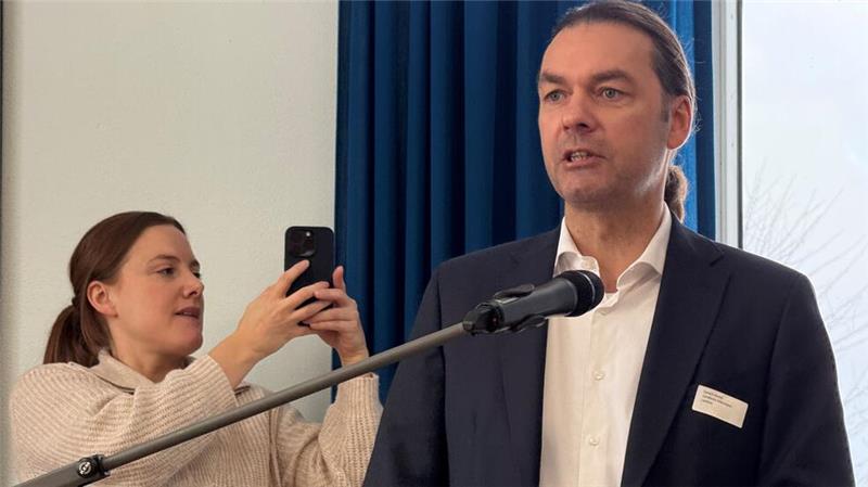 Landrat Bernd Lynack eröffnet die kommunalpolitische Arbeitstagung des Landkreises Hildesheim in Hohegeiß.