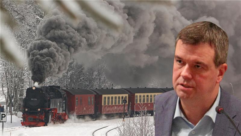 Das Foto zeigt eine Dampflok, die durch eine Schneelandschaft fährt und Goslars Landrat Dr. Alexander Saipa.