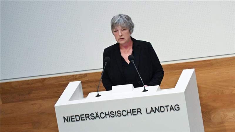 Landtagspräsidentin Naber prüft, ob Schledde seine Firmenbeteiligung zu spät gemeldet hat. (Archivbild)