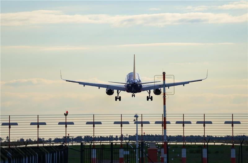 Preise für Flugtickets auf Höhenflug Landung am Flughafen Berlin Brandenburg «Willy Brandt».