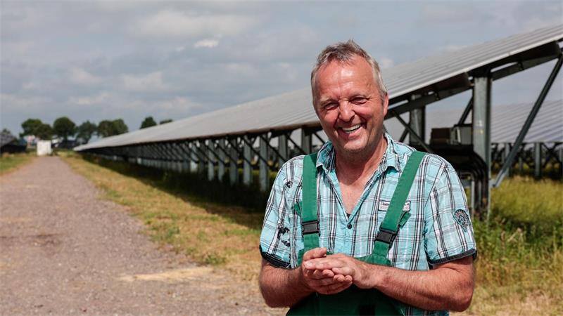 E-Trends: Vom Gefangenenwagen bis zum Stallroboter Landwirt Henning Kruse betreibt einen großen Agri-PV-Park (Photovoltaik) in Lemwerder an der Weser.