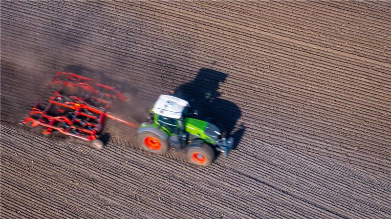 Wie der Iran-Krieg immer mehr Firmen und Verbraucher erfasst Landwirte müssen steigende Preise für Düngemittel zahlen (Archivbild)