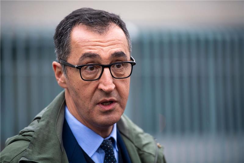Landwirtschaftsminister Cem Özdemir will an praktischen Lösungen gegen Lebensmittelverschwendung arbeiten.
