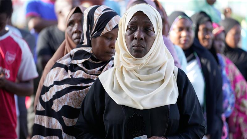 Bilder des Tages Lange Schlangen bei den Parlamentswahlen in Tansania