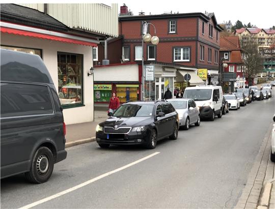 Lange Staus in der Braunlager Innenstadt sind gerade im Bereich der Elbingeröder Straße keine Seltenheit. Thema im Ausschuss für Bau, Verkehr, Umwelt, Wirtschaft und Tourismus ist dieses Problem in der nächsten Sitzung aber nicht.  Archivfoto: Eggers