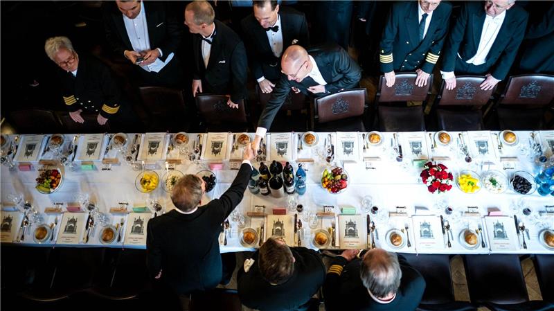 Lange Zeit ein Brudermahl: Erst seit 2015 werden Frauen zur Schaffermahlzeit eingeladen. (Archivbild)