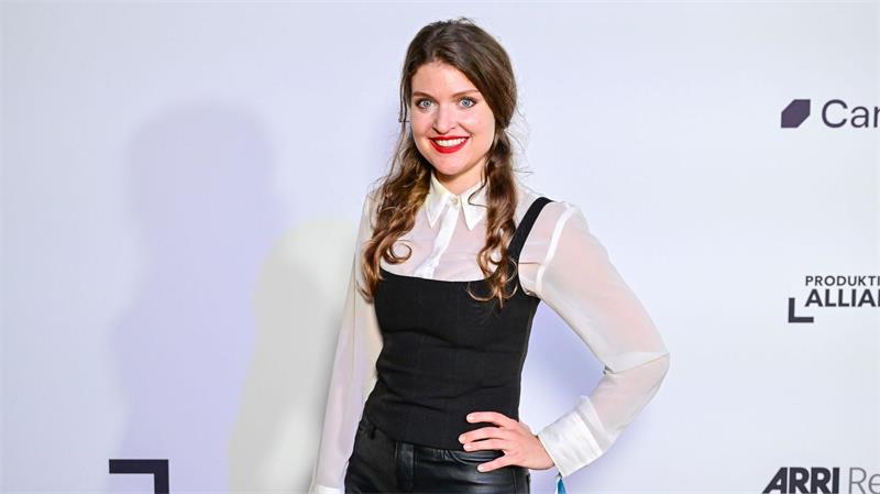 „Steckerlfischfiasko“ – Königsmord zum „Eberhofer“-Jubiläum Lara Mandoki soll als Julika den Haushalt auf dem Hof der Eberhofers schmeißen. (Archivbild)