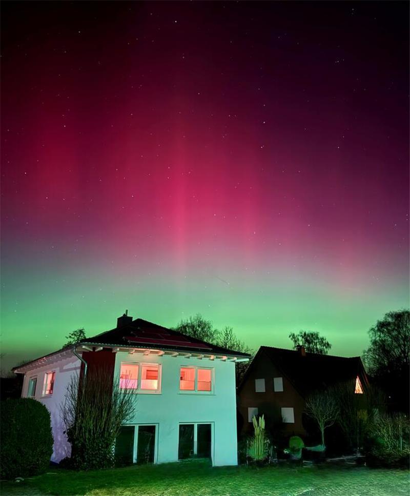 Lara Müller stand am späten Montagabend noch in ihrem Garten und hat Polarlichta...