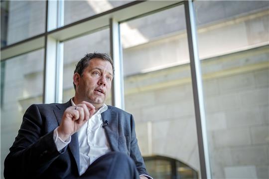 Lars Klingbeil nennt es eine der größten Aufgaben für seine Politiker-Generation, die AfD politisch zu bekämpfen.