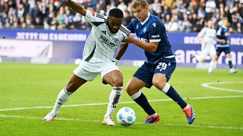Lasse Günther (r.) und der KSC haben in der laufenden Saison noch nicht verloren.