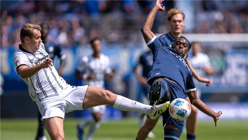 Sissoko erlöst Bochum: 2:0 gegen Elversberg Lasse Günther verteidigt für die SV Elversberg.