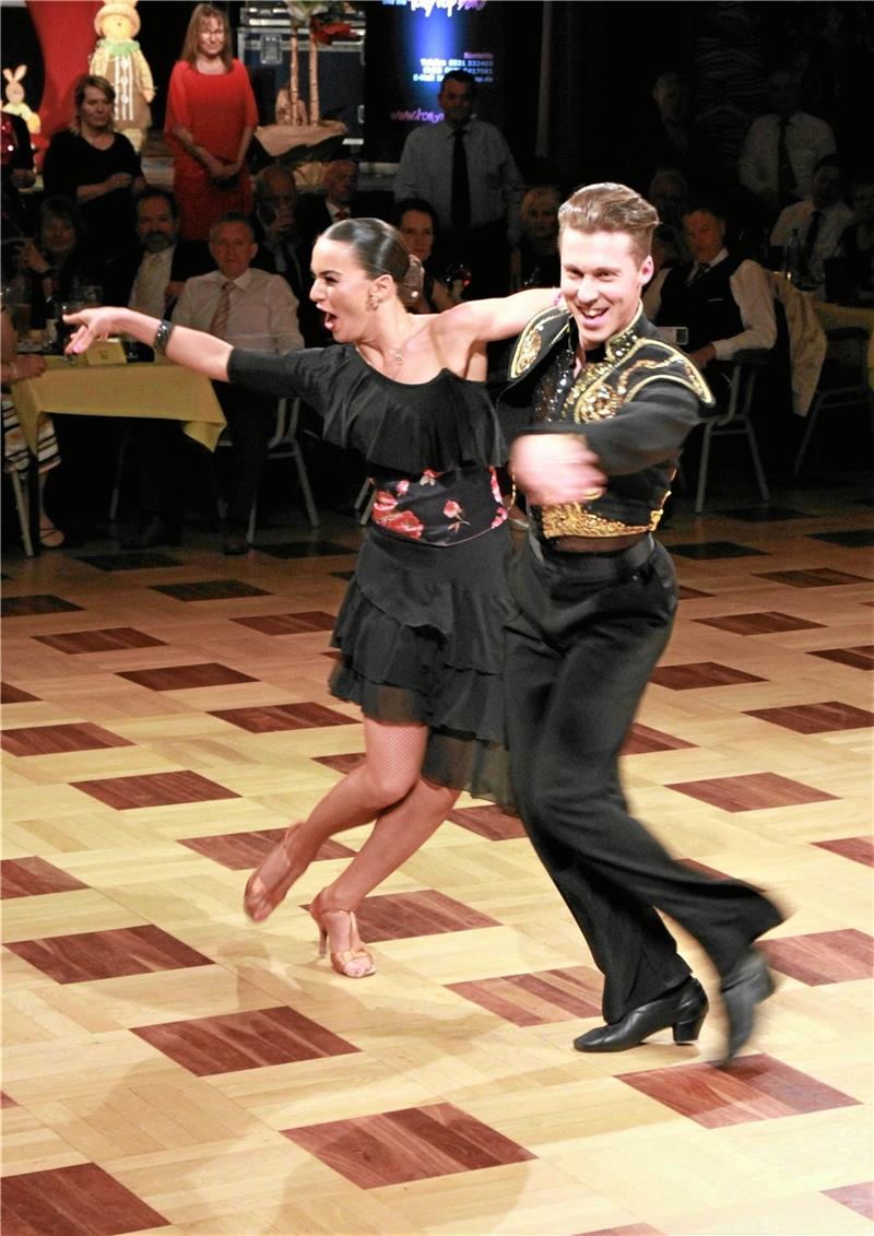 Tanzgala: Ein Abend voller „Ahs“ und „Ohs“ Latein: Valentin und Renata Lusin sind kurzfristig eingesprungen.