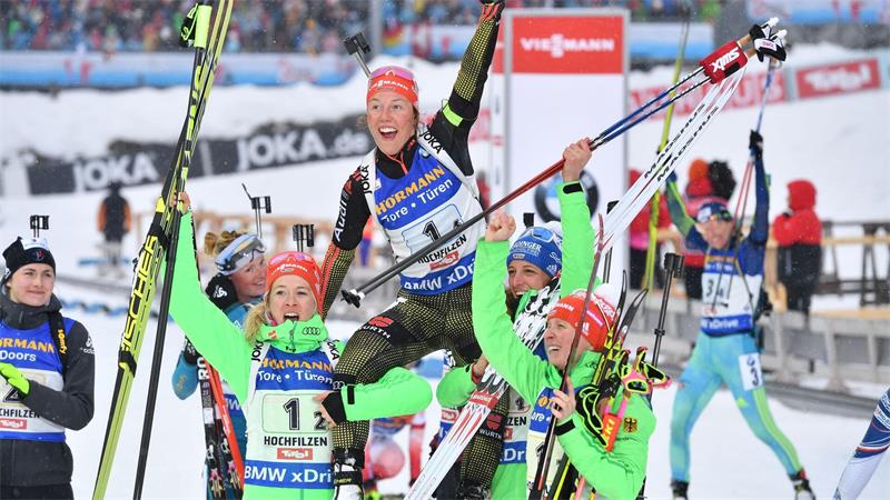 Emotionale Erinnerung an Dahlmeier: Sie war die Beste Laura Dahlmeier (M) war der große Star im deutschen Team. (Archivbild)
