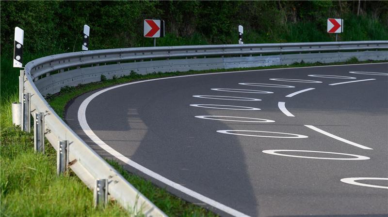 Laut ADAC kam es in den sogenannten Schedener Kurven in der Vergangenheit zu einer Vielzahl von Unfällen.