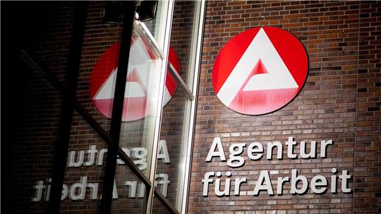 Laut Arbeitsagentur sinkt die Zahl der Arbeitslosen in Niedersachsen im März leicht. (Symbolbild)