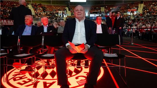 Laut Bayern Münchens Ehrenpräsident Uli Hoeneß ist ein Transfer von Florian Wirtz zum deutschen Rekordmeister derzeit ausgeschlossen.