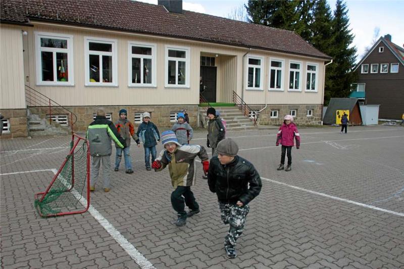 Laut Bürgermeister Stefan Grote steht der Erhalt der Grundschule in Hohegeiß weiter auf dem Prüfstand, weil die Zahl der Schüler zurückgeht.  Archivfoto: Eggers