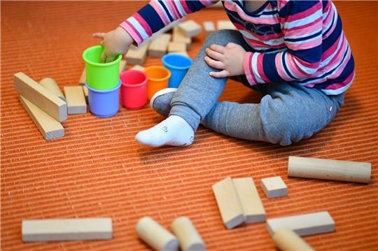 Laut Bundesfamilienministerin Lisa Paus gibt es «nach wie vor eine Betreuungslücke, in den Kitas, aber auch im Bereich der Grundschulen».