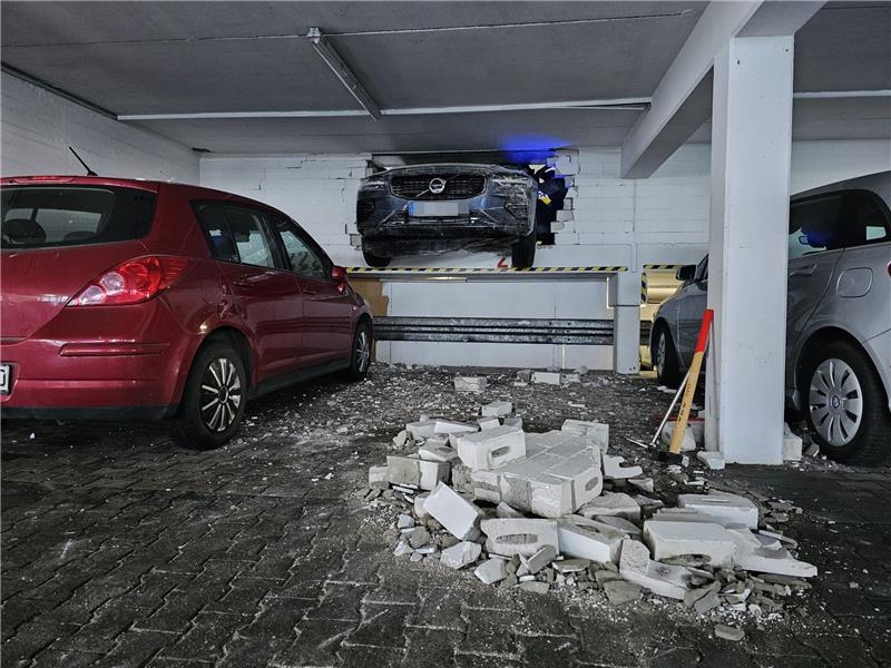 Laut Feuerwehr ist die Statik des Gebäudes nicht beeinträchtigt. Foto: Sowa