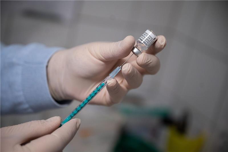 Gericht weist Klage gegen Impfstoffhersteller ab Laut Gericht haften Impfstoffhersteller zudem nur dann, wenn die schädlichen Nebenwirkungen des Arzneimittels seinen Nutzen übersteigen - also über ein vertretbares Maß hinausgehen.