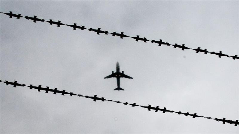 Abschiebung nach Afghanistan? Niedersachsen „vorbereitet“ Laut Innenministerium gibt es in Niedersachsen eine zweistellige Zahl afghanischer Straftäter, die für eine weitere Abschiebung infrage kommt. (Symbolbild)