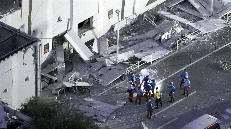 Laut Japans Regierung kamen mindestens 13 Menschen infolge des Bebens ums Leben. 
