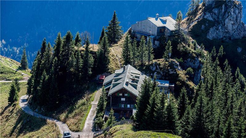 Laut Polizei war der Wanderer nahe dem August-Schuster-Haus in Unterammergau unterwegs, als er schwer stürzte. (Archivbild)