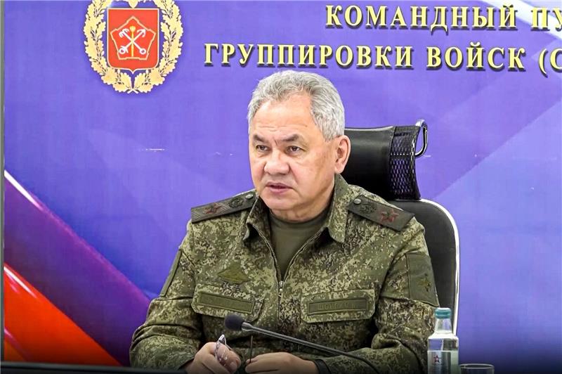 Russlands Verteidigungsminister droht mit Streubomben Laut Sergej Schoigu treffen die russischen Streitkräfte zusätzliche Vorkehrungen zum Schutz vor Streubomben.