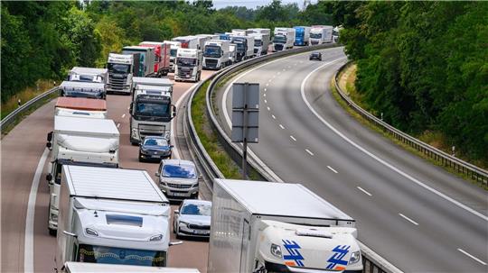 Laut Statistik haben die Grenzkontrollen bislang keine negativen Auswirkungen auf die Handelsbilanz. Doch sie kosten die Unternehmen Zeit und Geld.