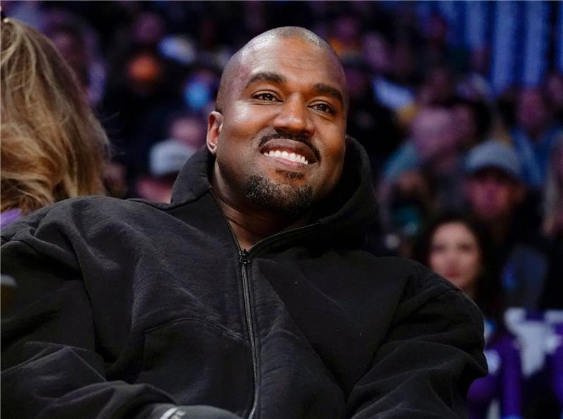 Twitter-Account von Kanye West wieder freigeschaltet Laut Wiesenthal-Zentrum steht er mit seinen Äußerungen an der Spitze der zehn schlimmsten antisemitischen Vorfälle des Jahres 2022: Kanye West.