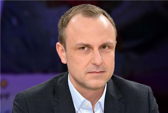 Laut dem Terrorismus-Experten Peter Neumann müssen verschiedene extremistische Bedrohungen gleichzeitig bekämpft werden.