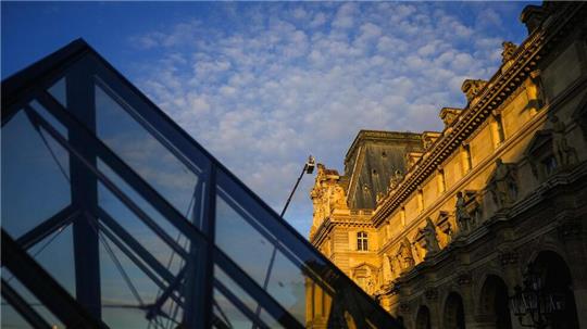 Laut der Louvre-Chefin ist die berühmte Glaspyramide des Museums „strukturell überholt“.