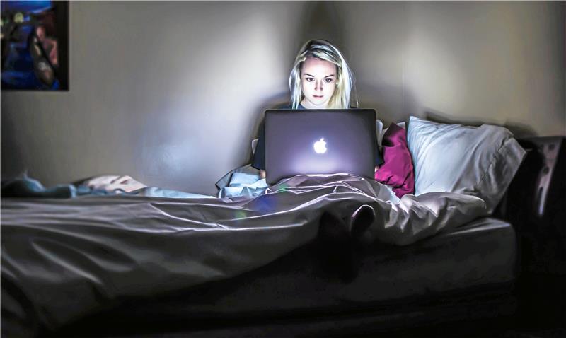 Laut der Studie kommt es auf die Art und Weise des Medienkonsums an, ob eine Skepsis zur Verschwörungsneigung wird. Foto: Unsplash