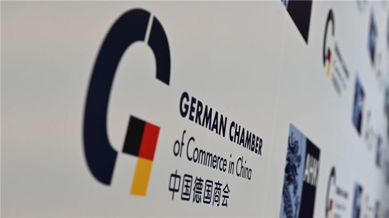Laut der deutschen Handelskammer spüren Firmen den schwachen Konsum in China. 
