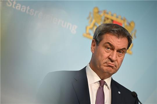 Laut einer Civey-Umfrage kommt Partei von Ministerpräsident Markus Söder im Zuge der Aiwanger-Affäre auf 36 Prozent.