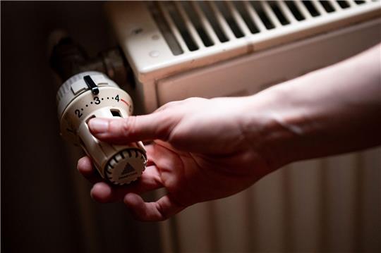 Laut einer Studie des Instituts der deutschen Wirtschaft, gibt es für Mieter nach dem Anstieg der Energiepreise bei den Nebenkosten kaum Entlastung.
