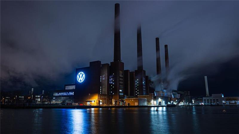 Laut einer Umfrage machen sich viele Niedersachsen Sorgen um Volkswagen. (Archivbild)